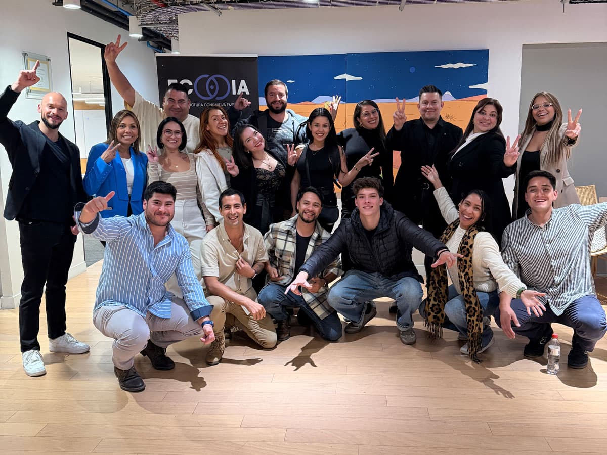 Grupo de participantes de la certificación en inteligencia artificial de ECOOIA